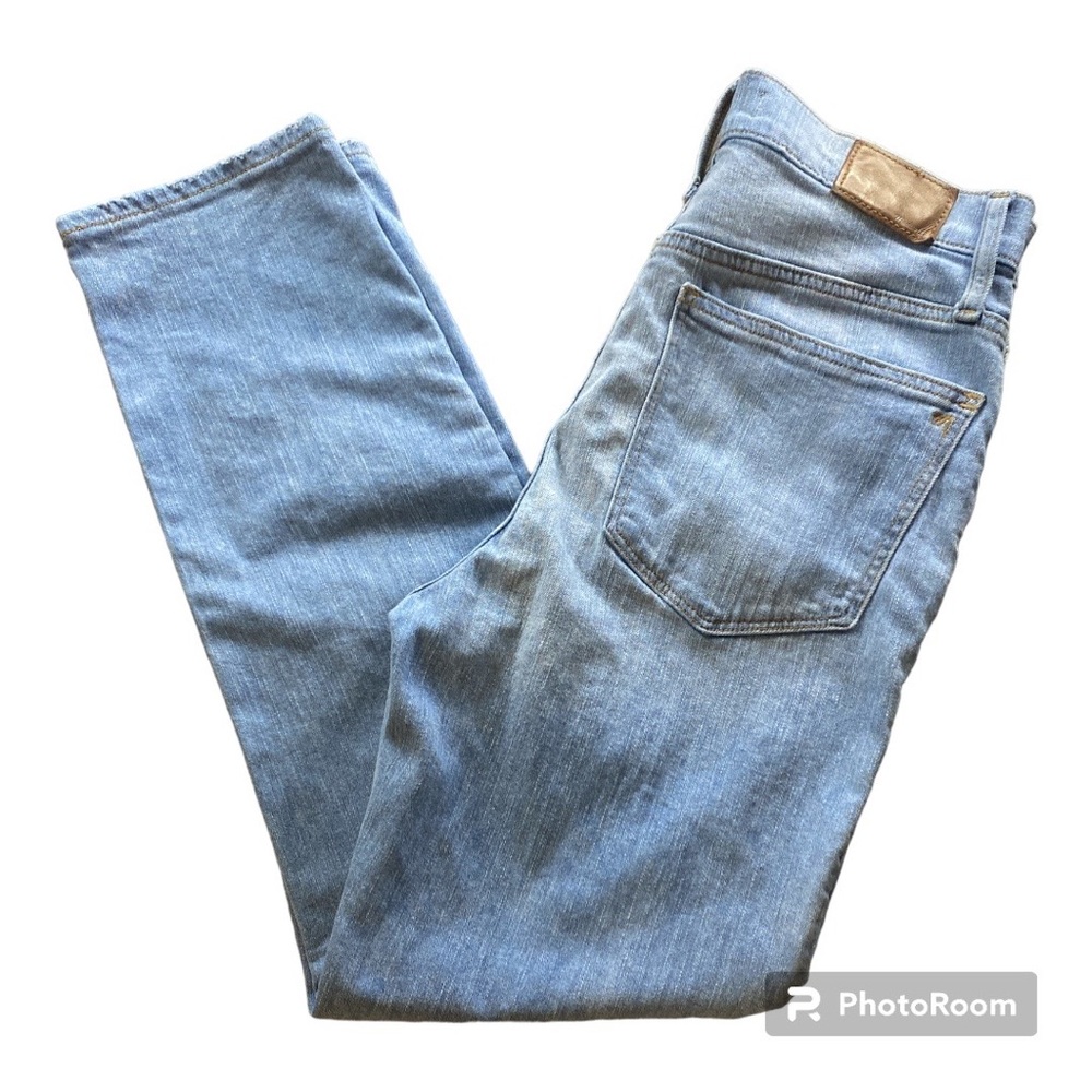 Madewell size 28 light wash classic straight jeans
